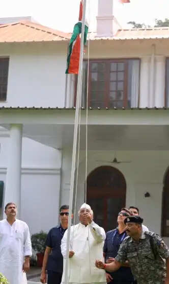 खरगे ने स्वतंत्रता दिवस पर संवैधानिक मूल्यों, सामाजिक न्याय के प्रति प्रतिबद्धता दोहराई