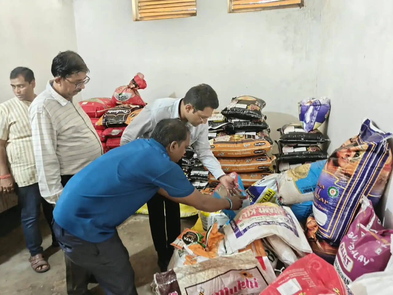 डीएम ने जवाहर नवोदय विद्यालय का किया औचक निरीक्षण