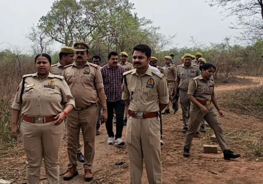 जंगल में मिली मासूम की लाश बनी पहेली, 24 घंटे बाद भी नहीं हुई शिनाख्त
