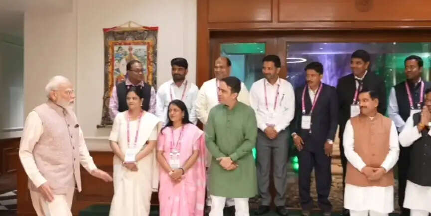 बच्चों के व्यवहार और रोजमर्रा की गतिविधियों पर भी नजर रखें शिक्षक : प्रधानमंत्री मोदी