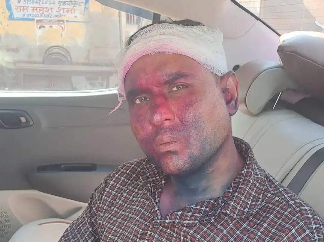 हाथरस में पूर्व नेवी कर्मी के साथ मारपीट, आरोपितों की तलाश में जुटी पुलिस