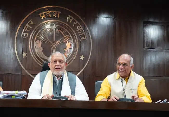 उप्र कैबिनेट : प्रदेश के माध्यमिक एवं बेसिक शिक्षा विभाग के शिक्षणेत्तर कर्मचारियों को भी कैशलेस चिकित्सा सुविधा