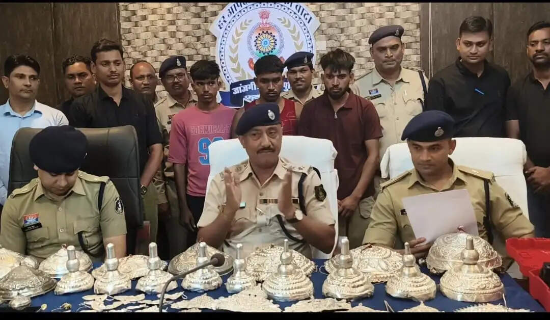 जांजगीर-चांपा में तीन मंदिरों में 16.60 लाख की चोरी का 48 घंटे में खुलासा, एसपी विजय कुमार पांडेय ने प्रेस वार्ता में किया खुलासा