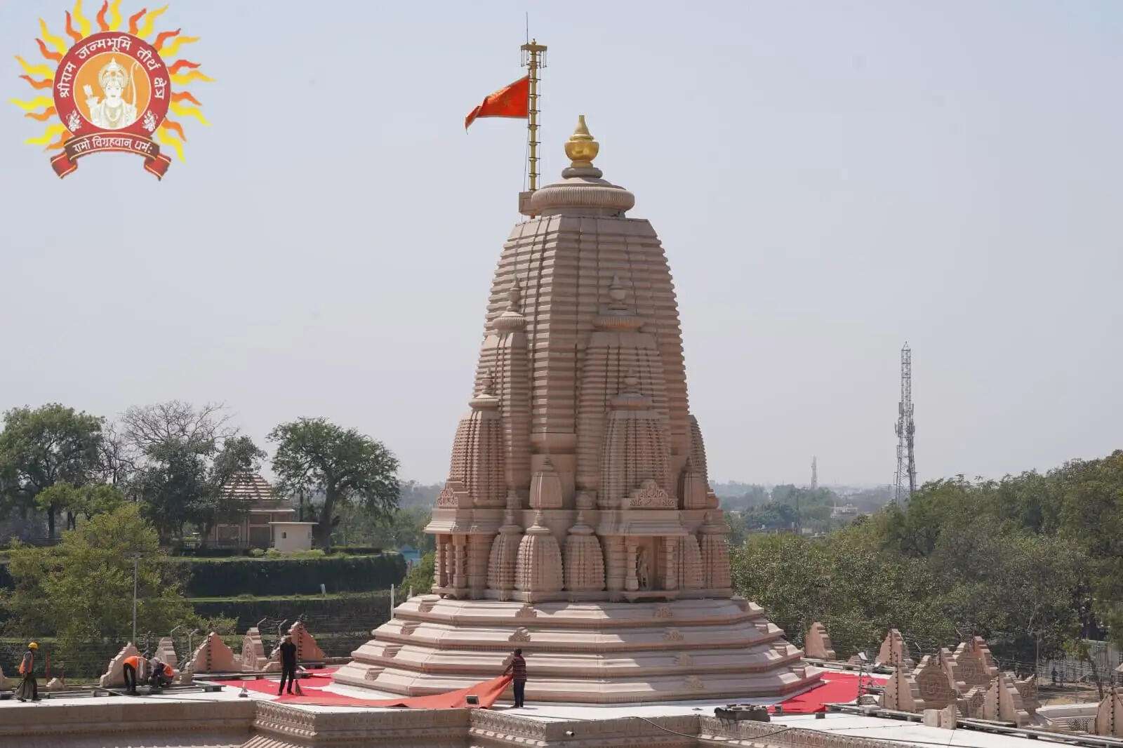 श्रीराम जन्मभूमि स्थित सूर्य मन्दिर में हुआ ध्वजारोहण