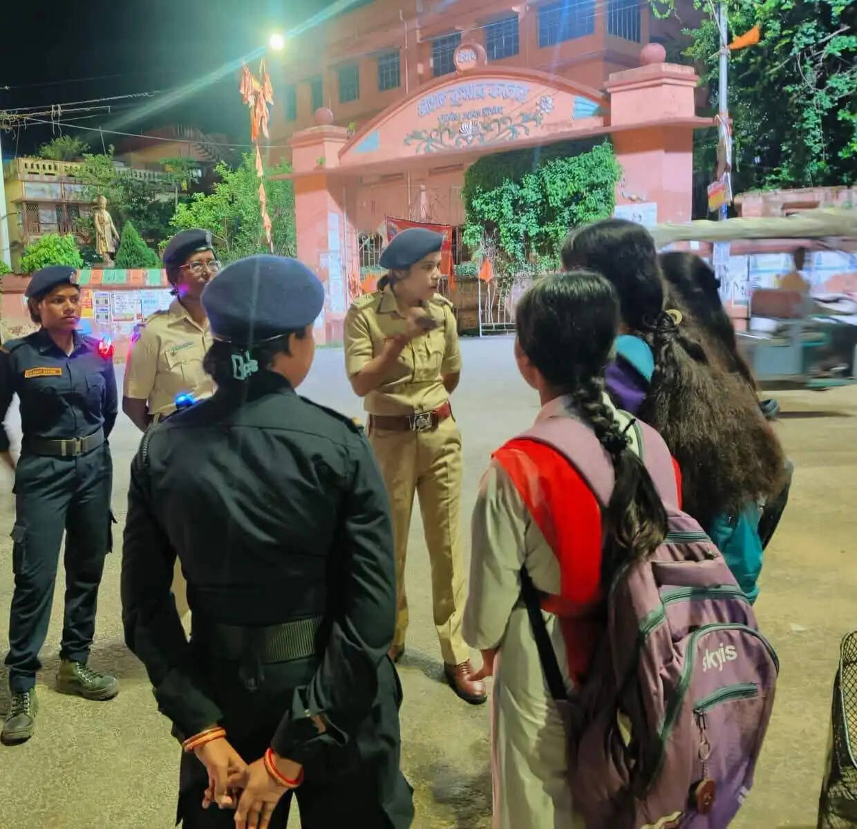 महिला थाना ने चलाया जनसुरक्षा और महिला जागरूकता अभियान, लोगों को किया जागरूक