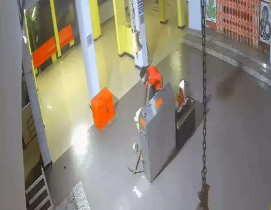 राजगढ़ः खोयरी महादेव मंदिर की दानपेटी से नकदी चोरी,घटना सीसीटीव्ही. में कैद