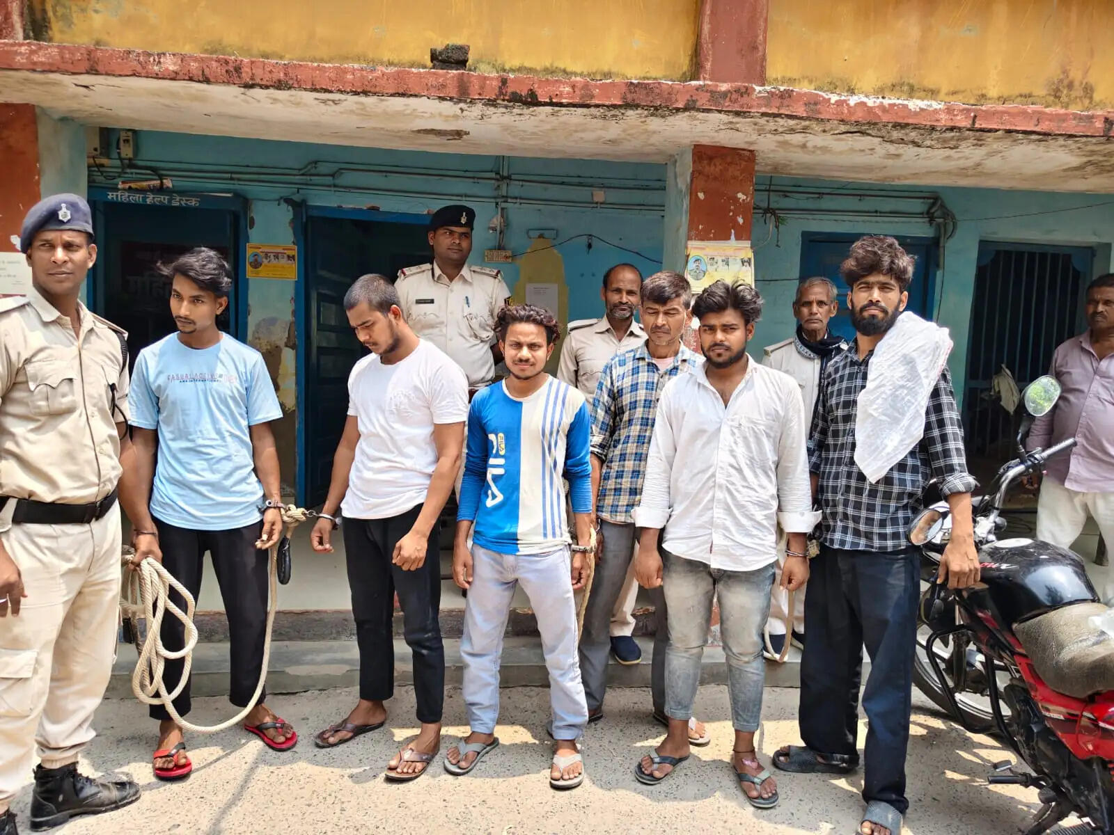 दरौंदा पुलिस की बड़ी कार्रवाई, आपराधिक घटना की योजना बनाते पांच गिरफ्तार