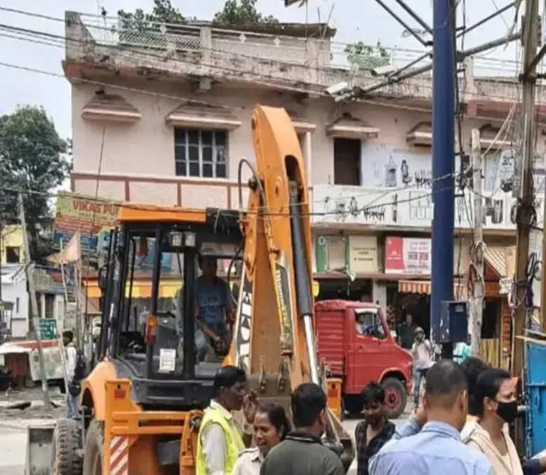 रांची में चला नगर निगम का बुलडोज़र,कई दुकानें तोड़ी गईं