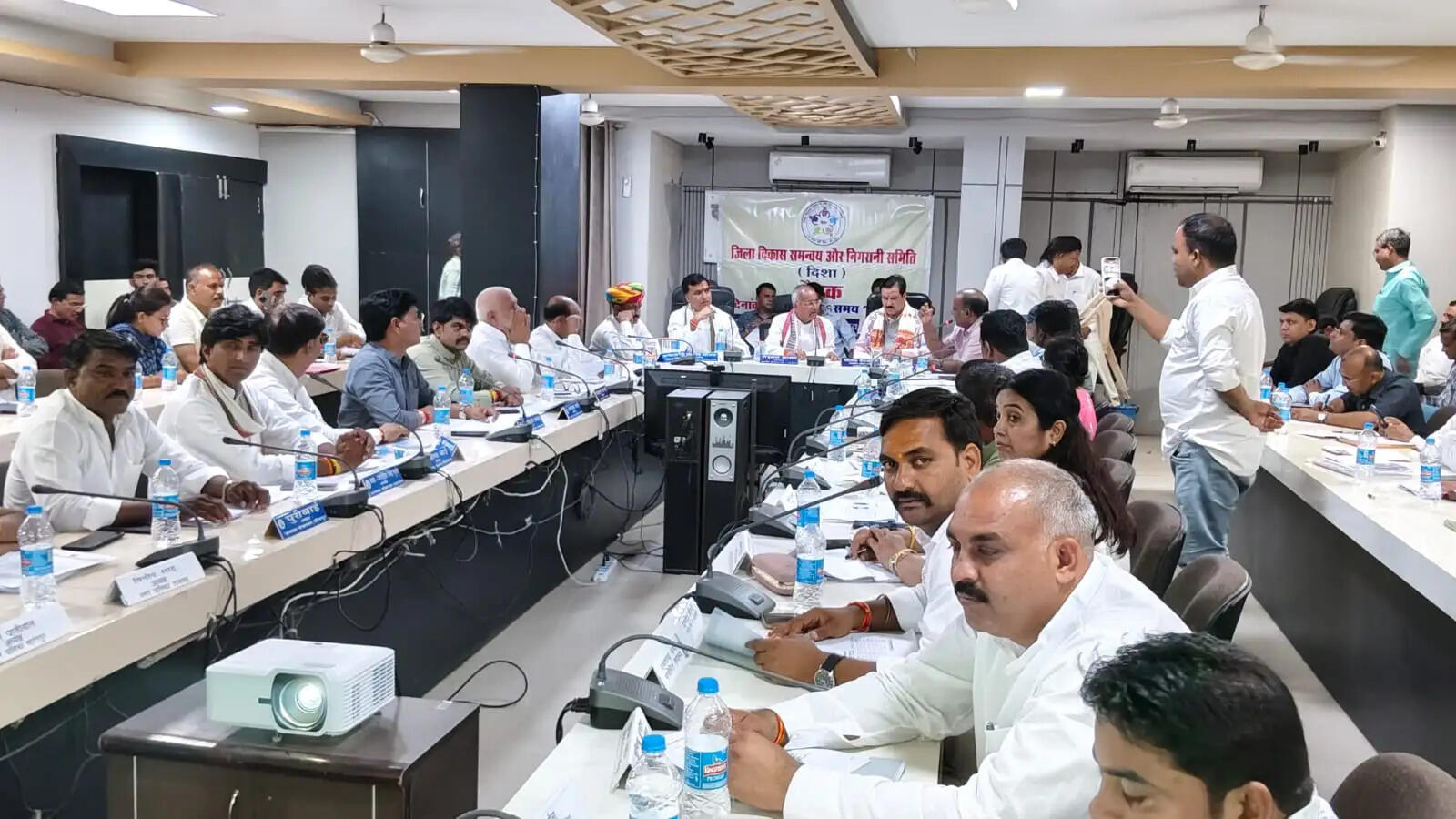 राजगढ़ःदिशा समिति की बैठक में स्वास्थ्य सेवाओं पर फोकस,एचपीवी अभियान में देशभर में नंबर-1 बनने पर टीम का सम्मान