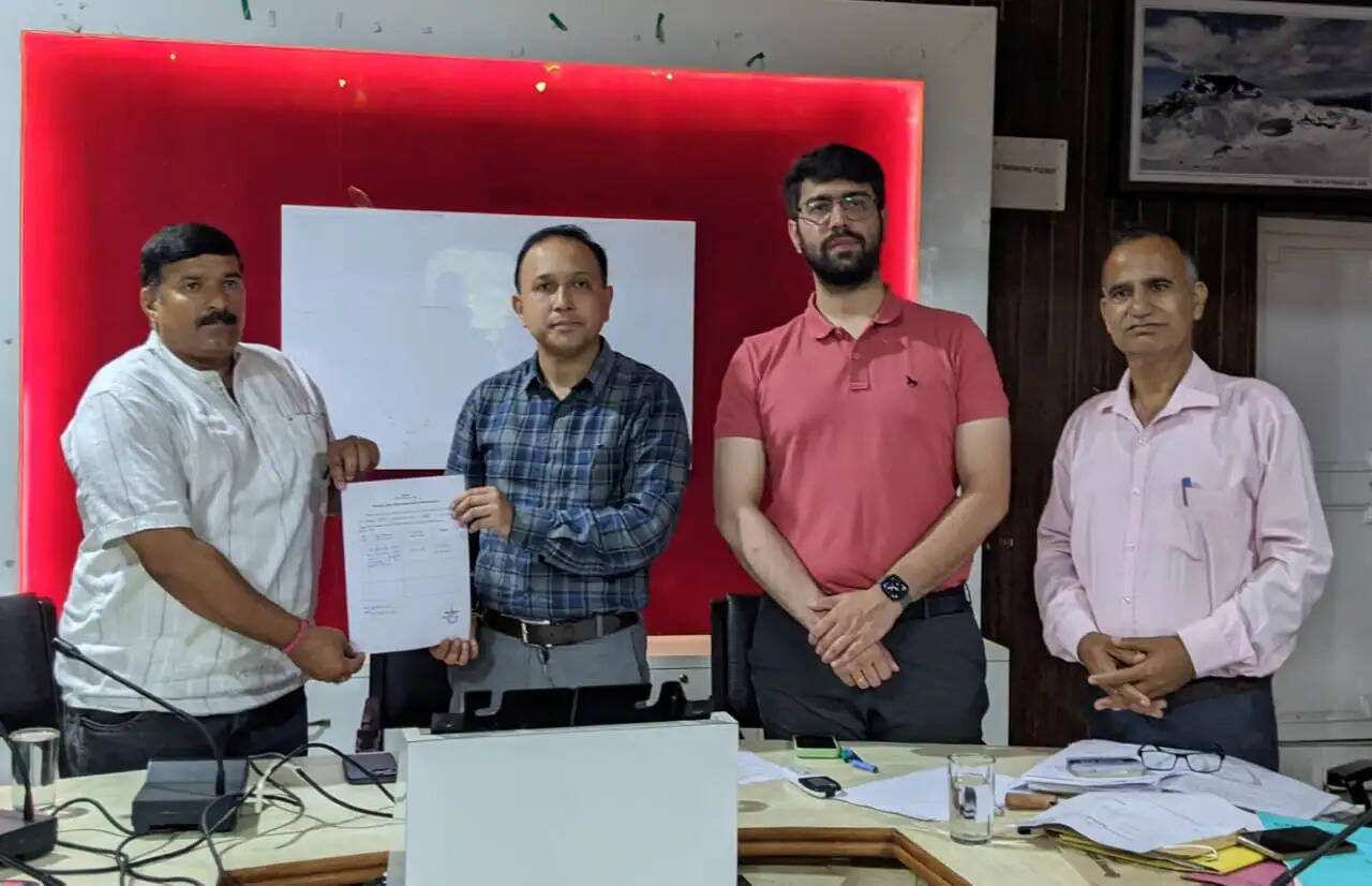 रोशन लाल पंचायत समिति सुंदरनगर के अध्यक्ष तथा जीतराम उपाध्यक्ष निर्विरोध निर्वाचित