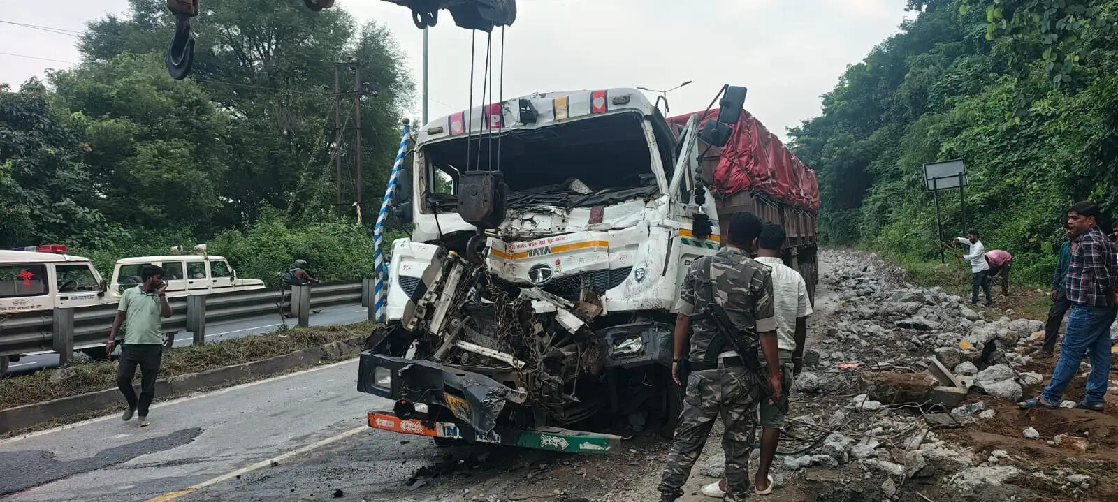 अनियंत्रित ट्रेलर ने चुट्टूपालू घाटी में आधा दर्जन वाहनों को मारी टक्कर, एक की मौत