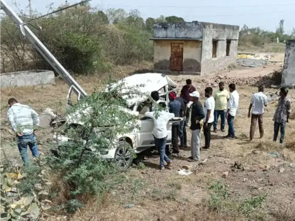 अहमदाबाद में धोलका-बगोदरा हाईवे पर भीषण सड़क हादसा, चार लोगों की मौत