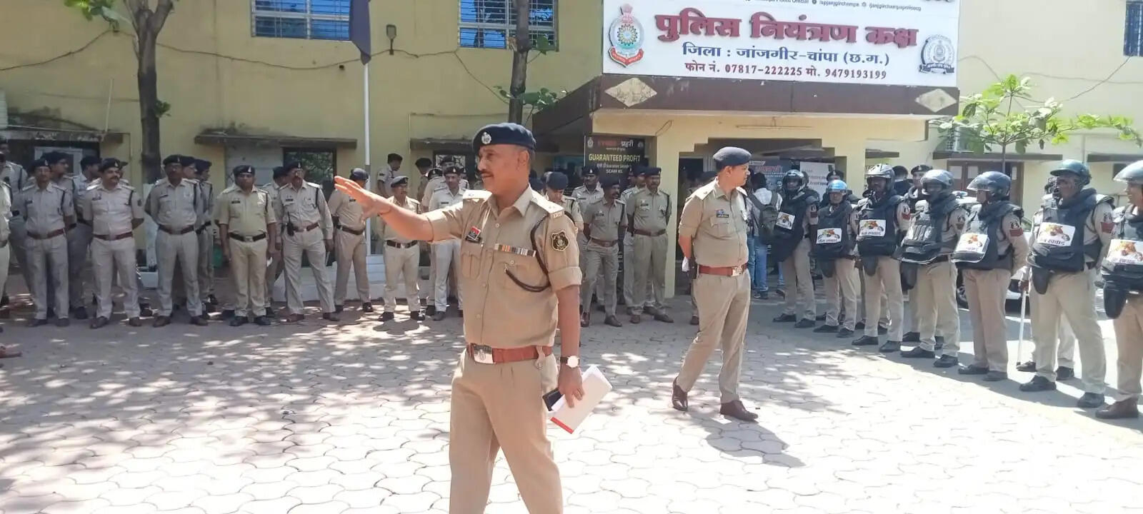 होली पर सख्ती: जांजगीर-चांपा में पुलिस का फ्लैग मार्च, ड्रोन से निगरानी