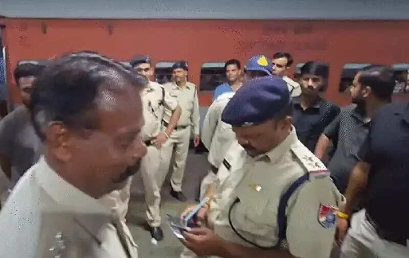 मप्र के उज्जैन-नागदा स्टेशन पर ट्रेन से अहमदाबाद ले जाए जा रहे 26 बच्चों का रेस्क्यू, तस्करी की आशंका