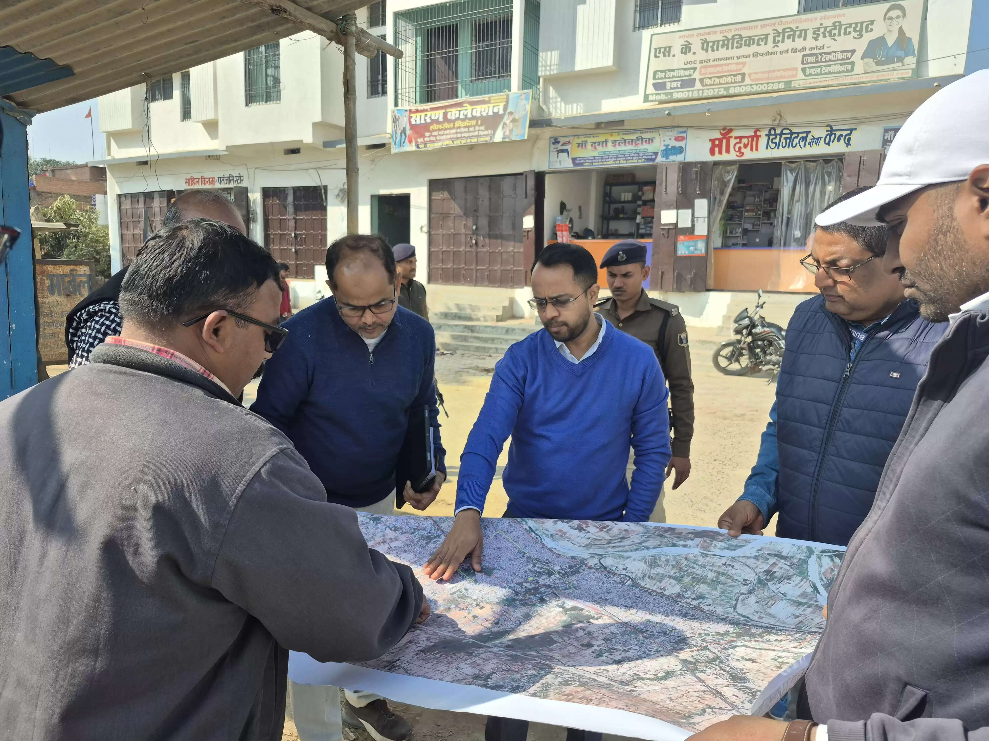 डीएम ने किया खनुआ नाला और शहर के ड्रेनेज सिस्टम का स्थलीय निरीक्षण