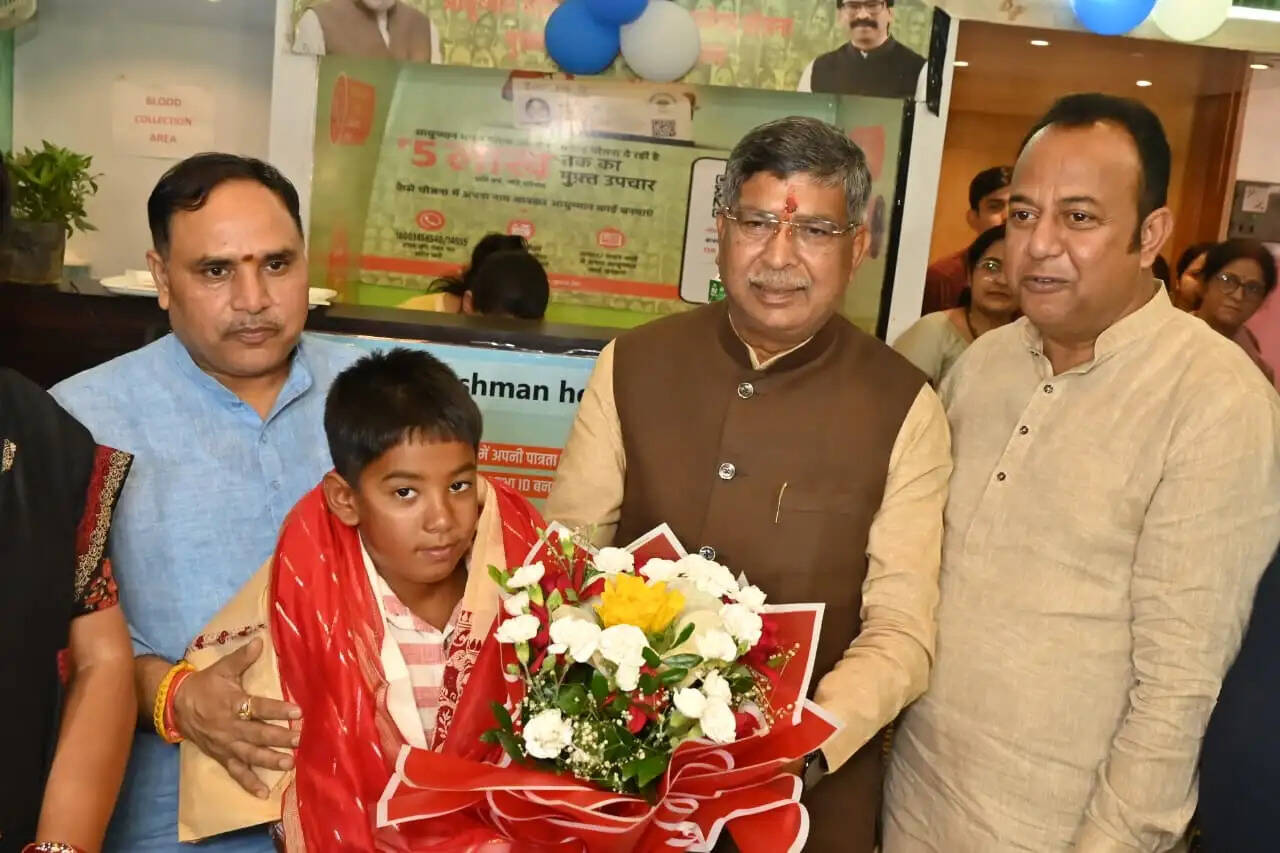 भाजपा नेताओं ने पाक जलडमरूमध्य पार कर विश्व रिकॉर्ड बनाने वाले ईशांक सिंह को किया सम्मानित