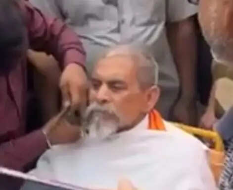 प्रण पूरा होने पर अच्छेलाल यादवने कटवाई दाढ़ी