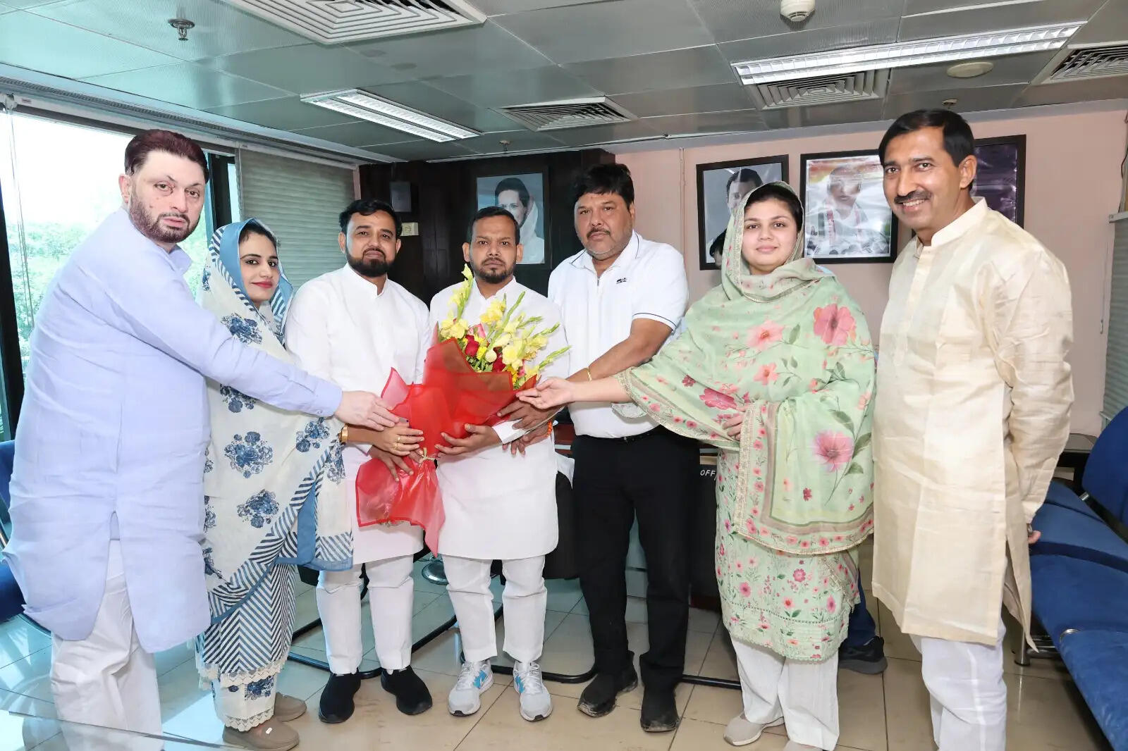 भाजपा एवं कांग्रेस के पार्षदों ने महापौर एवं उप महापौर पद के लिए नामांकन किया दाखिल