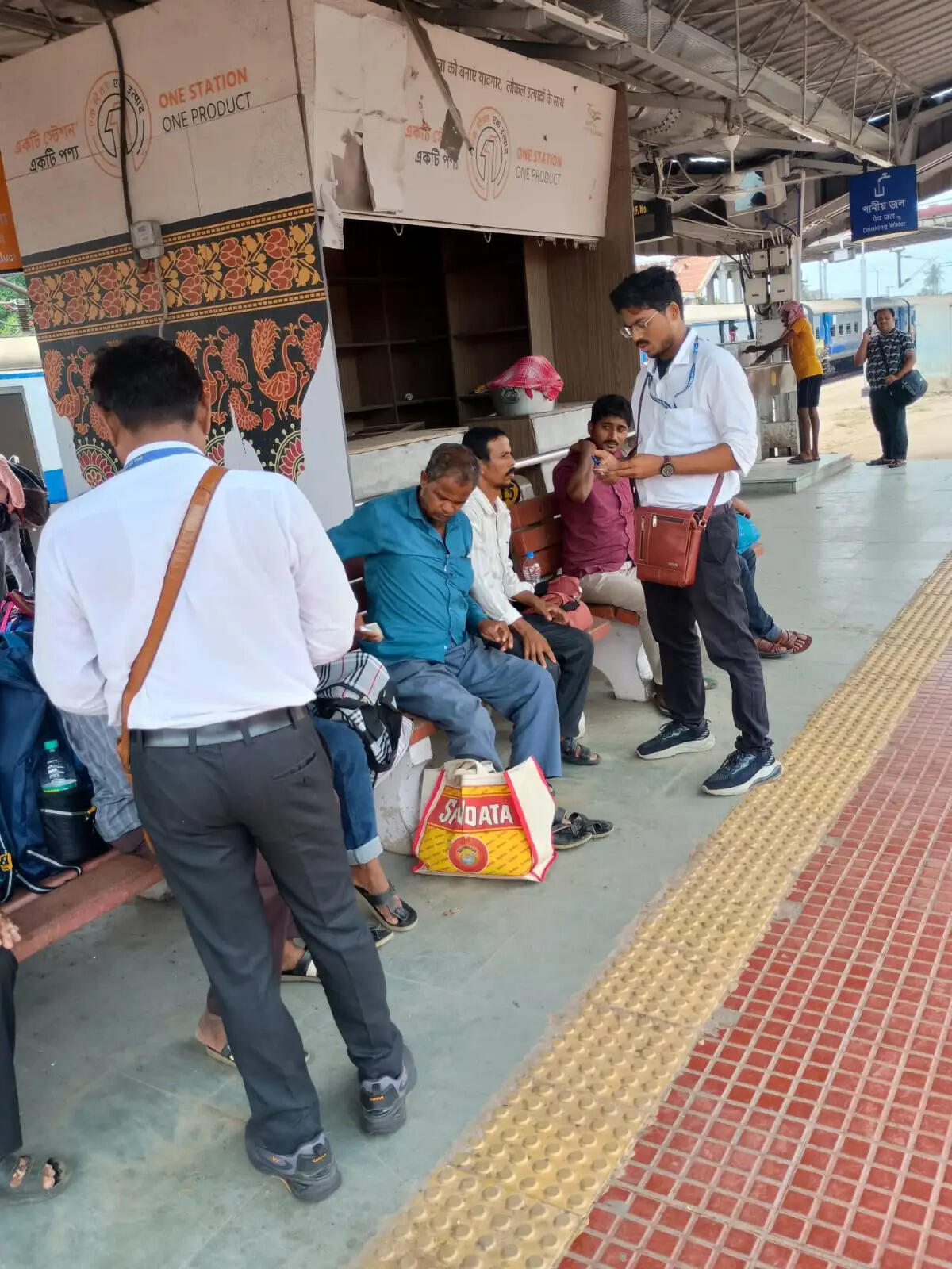 खड़गपुर मंडल में टिकट जांच अभियान, 374 मामलों में कार्रवाई
