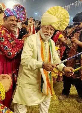 46 हजार से अधिक लोगों ने एक साथ गरबा खेलकर बनाया वर्ल्ड रिकॉर्ड, 'विकसित वडोदरा से विकसित गुजरात' का दिया संदेश