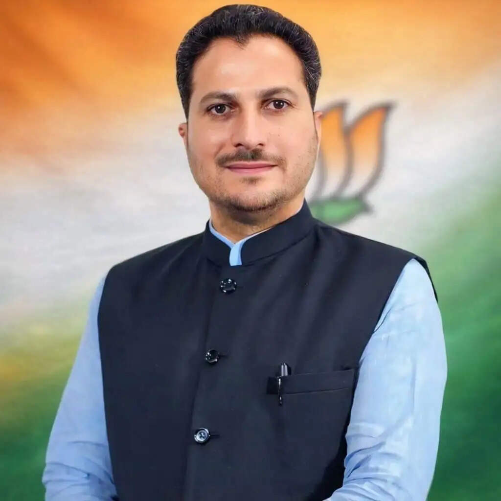 चुनावों को प्रभावित करने की कोशिश कर रही कांग्रेस सरकार : राकेश जम्वाल