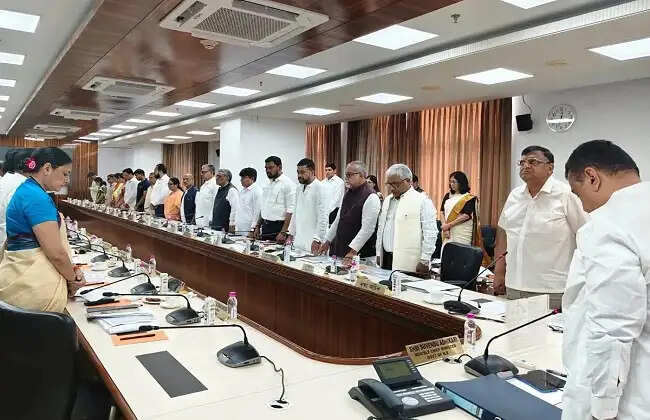 चोरबागान घटना से सबक, मुख्यमंत्री का निर्देश : काली पूजा के लिए हर जिले में एक प्रभारी मंत्री