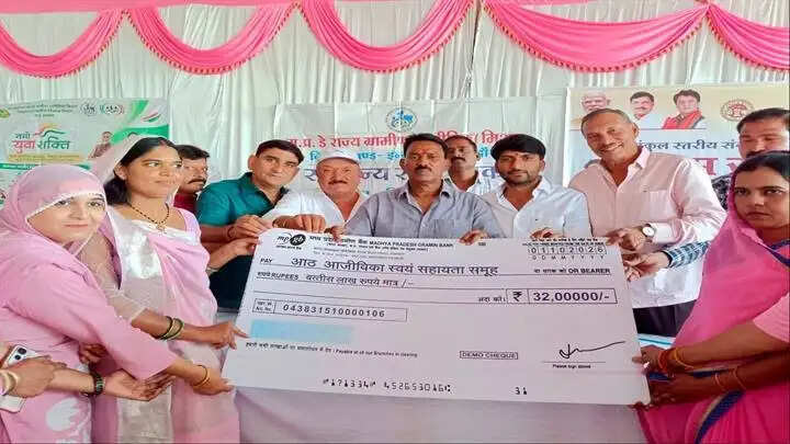 स्व-सहायता समूहों से जुड़कर महिलाएं बन रही हैं आत्मनिर्भर: मंत्री सिलावट