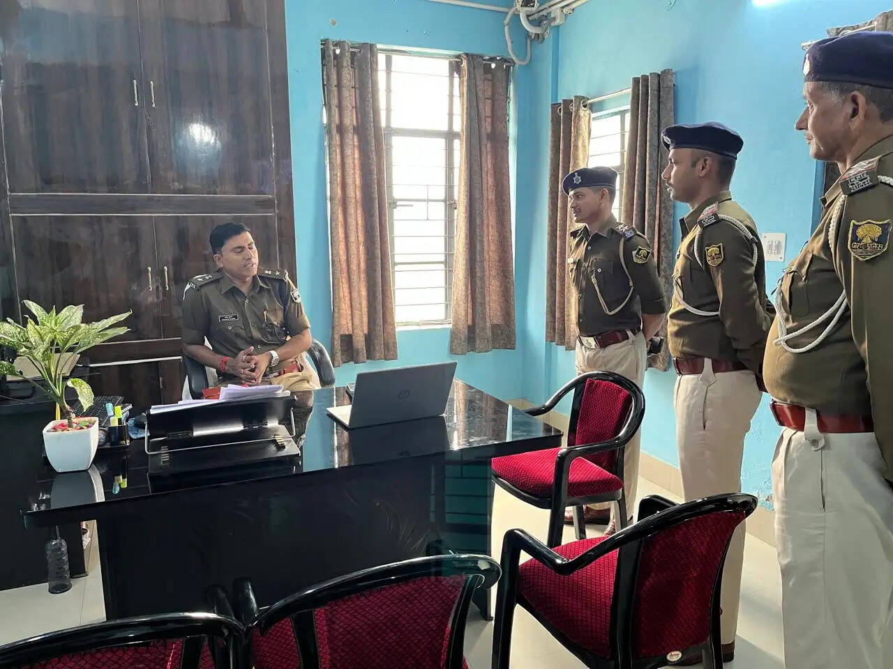 एसएसपी ने विभिन्न थाने का किया औचक निरीक्षण