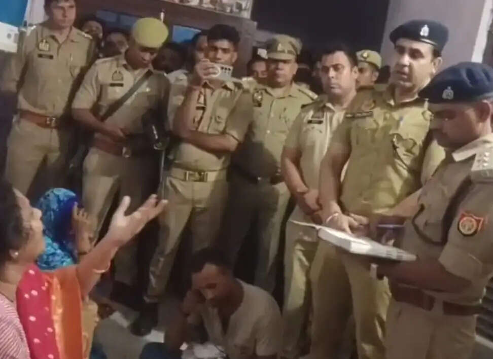 पूर्व विधायक के पुत्र व पुत्रवधू की गोली लगने से मौत, पुलिस जांच में जुटी