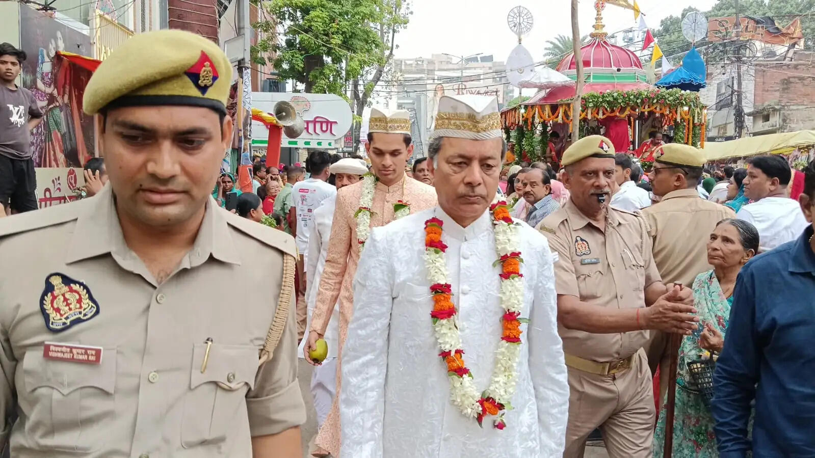 वाराणसी: विश्वप्रसिद्ध रथयात्रा मेले में भगवान जगन्नाथ का दर्शन कर श्रद्धालु आह्लादित