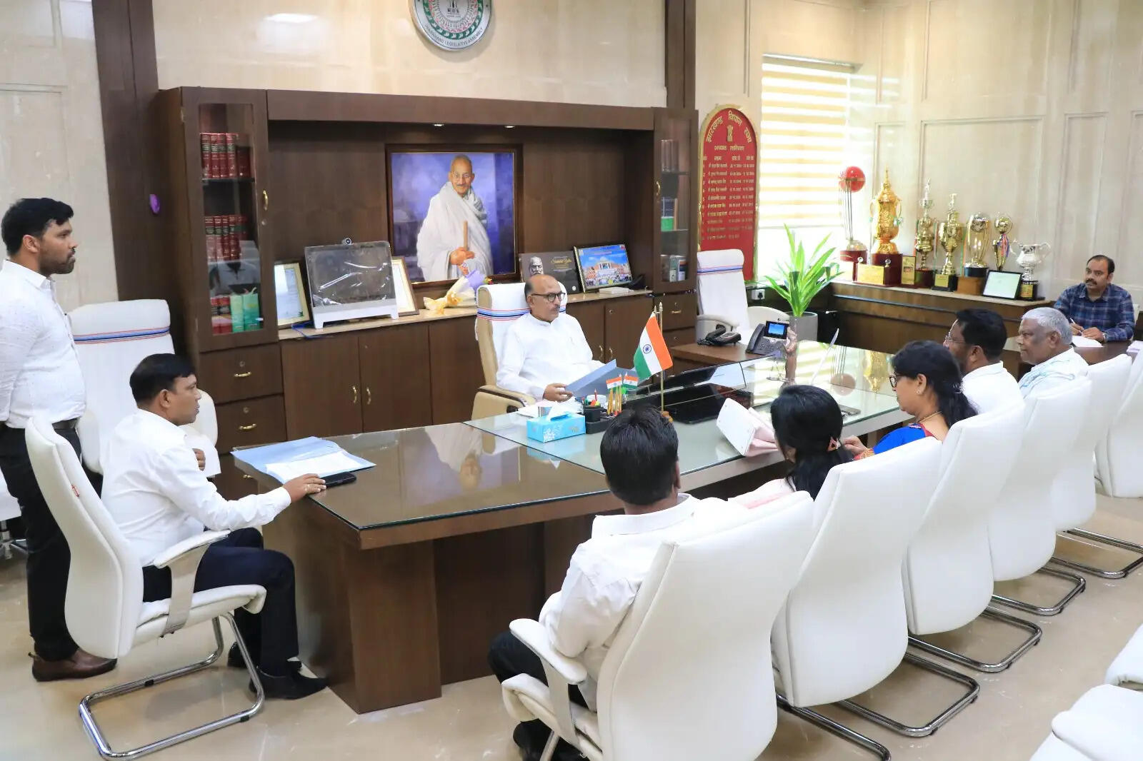 राष्ट्रमंडल संसदीय सम्मेलन में भाग लेने वाले प्रतिनिधिमंडल को लेकर स्पीकर ने की बैठक