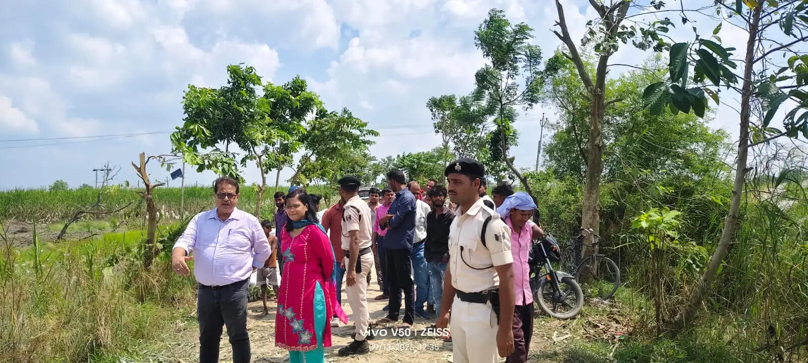 गंडक कटाव का एसडीएम ने लिया जायजा, बाढ़ विशेषज्ञों ने सुझाए बचाव के उपाय