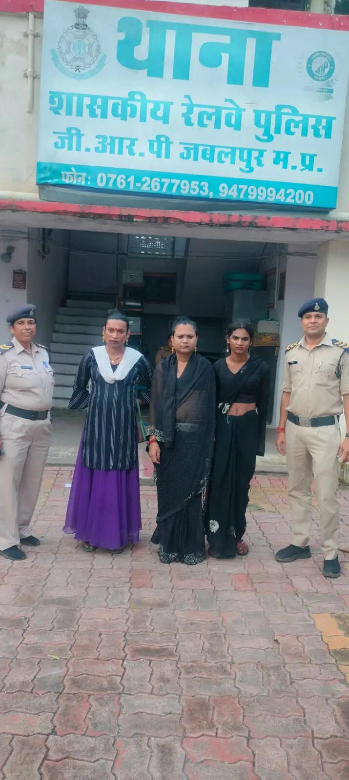 जबलपुरः रेलवे स्टेशन पर यात्रियों से विवाद, तीन किन्नरों पर प्रतिबंधात्मक कार्रवाई