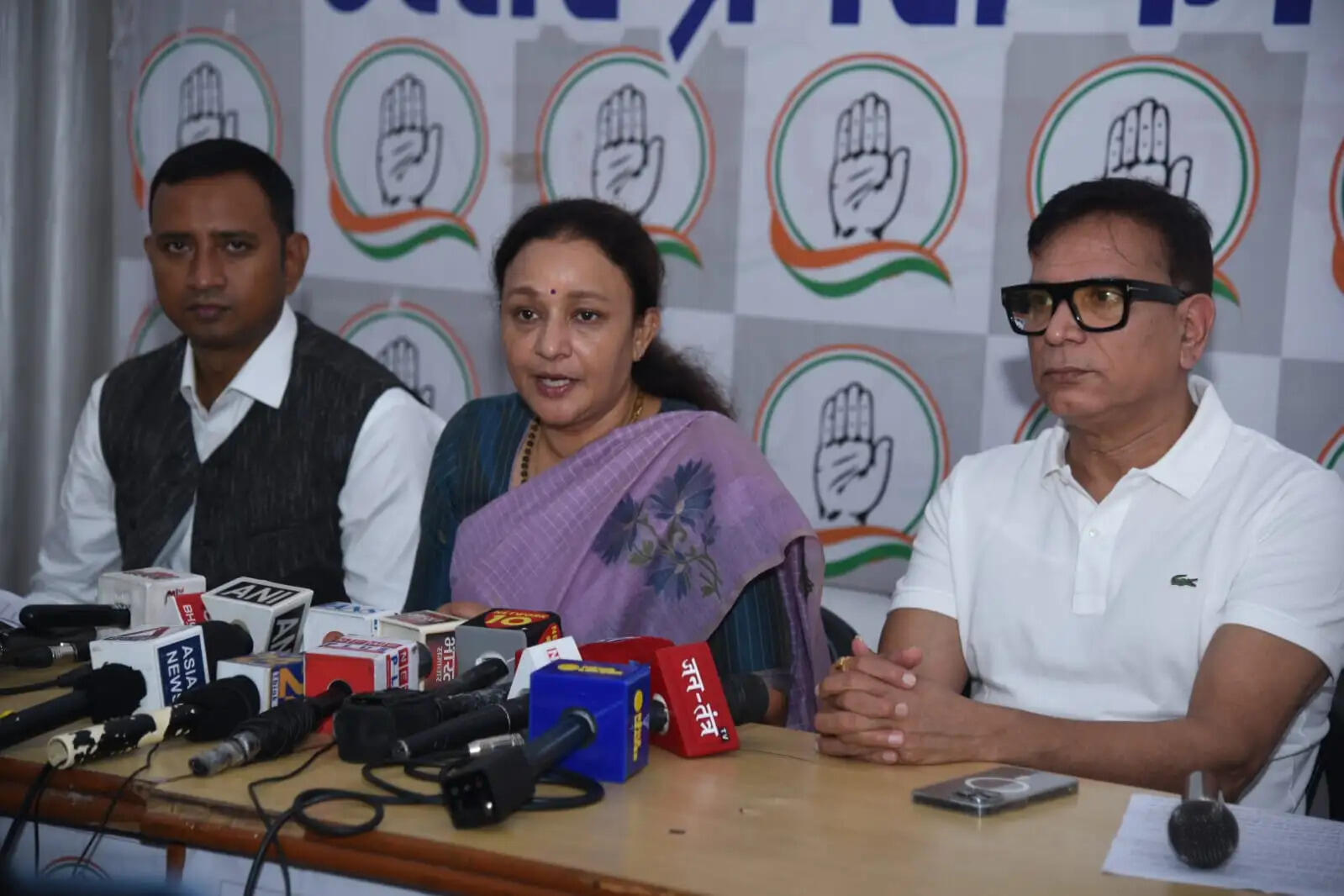 चुनाव आयोग की कार्यप्रणाली पर कांग्रेस ने उठाए सवाल, एसआईआर को लेकर पारदर्शिता की मांग