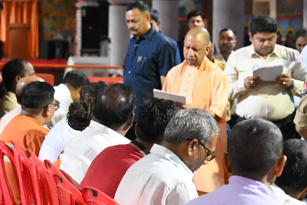 जनता दर्शन में समस्याएं सुनकर बोले मुख्यमंत्री— कब्जामुक्त कराएं जमीन, दबंगों को सिखाएं कानूनी सबक