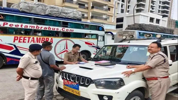 इंदौरःओवरलोड और अधिक किराया वसूलने वाले वाहनों पर कार्रवाई, 1.24 लाख रुपये जुर्माना वसूला