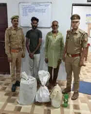 अबैध कच्ची शराब पर पुलिस का छापा, बाप-बेटे गिरफ्तार