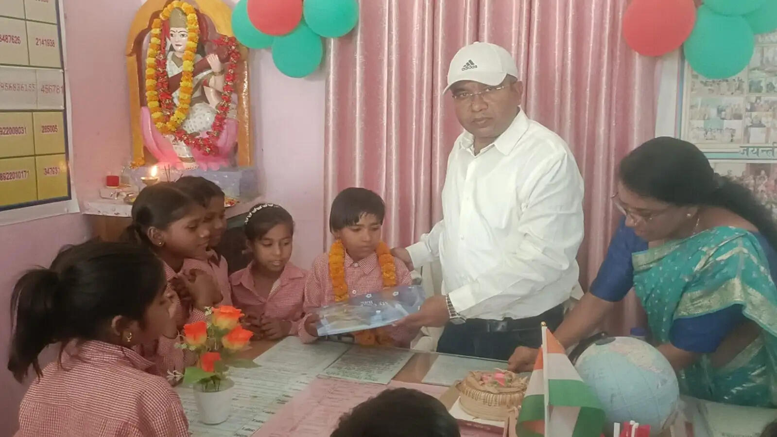 नामांकन मेले में 30 नवप्रवेशी बच्चों का दाखिला, बीएसए ने किया उत्साहवर्धन