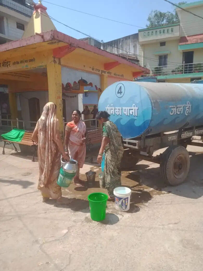 मुख्य राइजिंग पाइप फूटी, कई वार्डों में पेयजल आपूर्ति प्रभावित