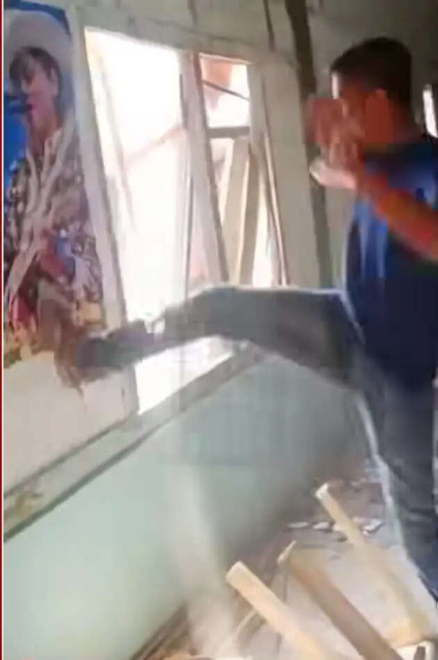 कांग्रेस कार्यालय में प्रयात कलाकार जुबीन गर्ग का अपमान