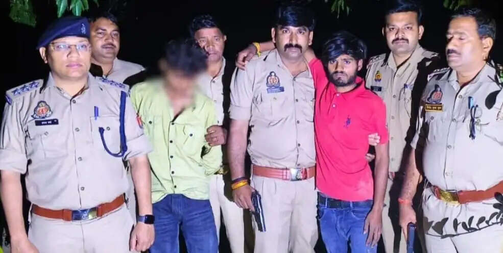 पुलिस मुठभेड़ में लुटेरा व सिपाही घायल