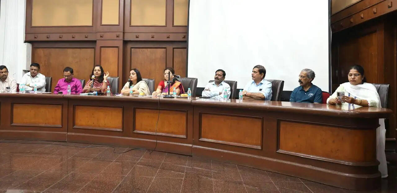 ठाणे मेयर ने विद्यार्थियों से वर्षा मैराथन में भाग लेने की अपील की