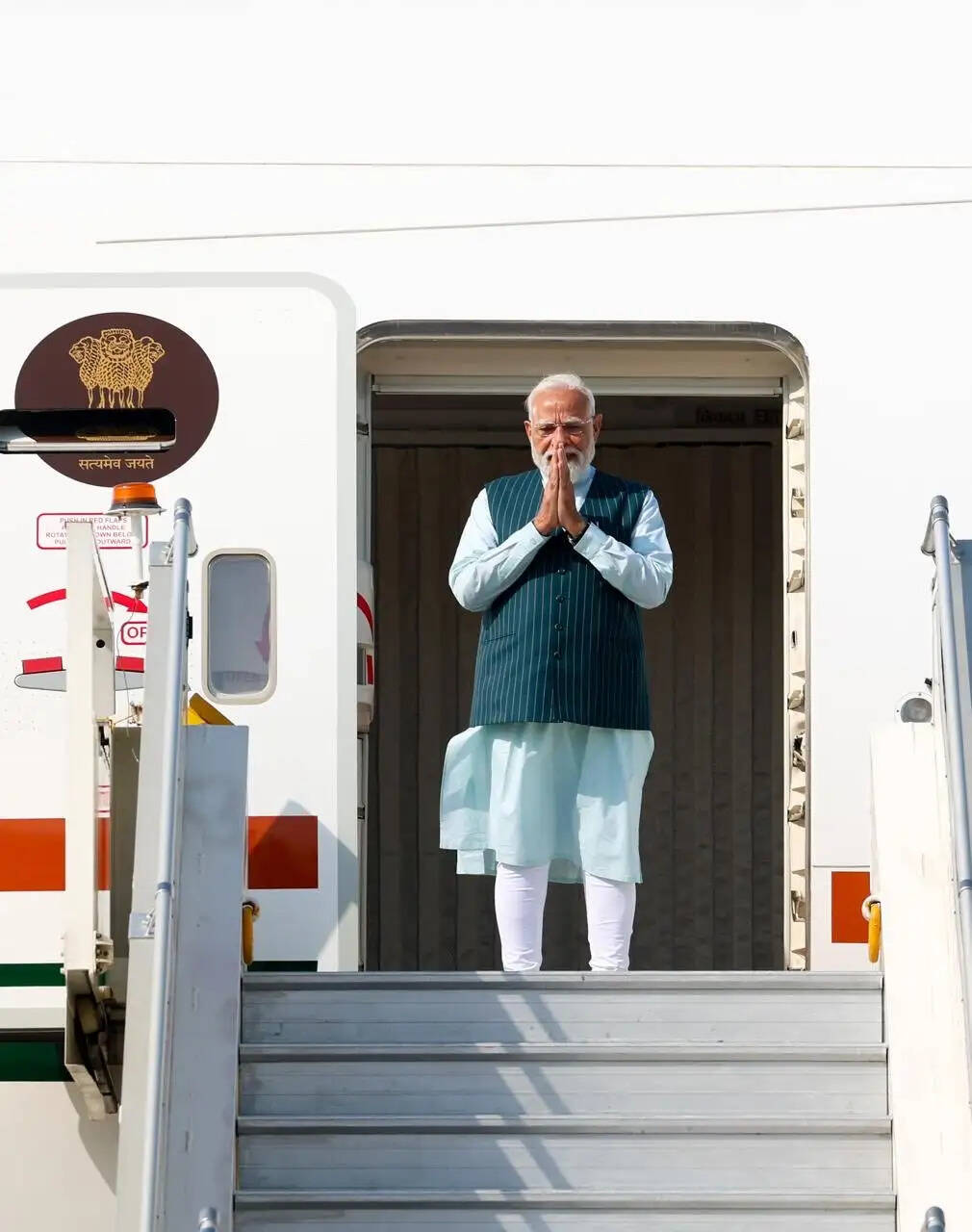 प्रधानमंत्री मोदी पांच देशों की यात्रा पर रवाना हुए