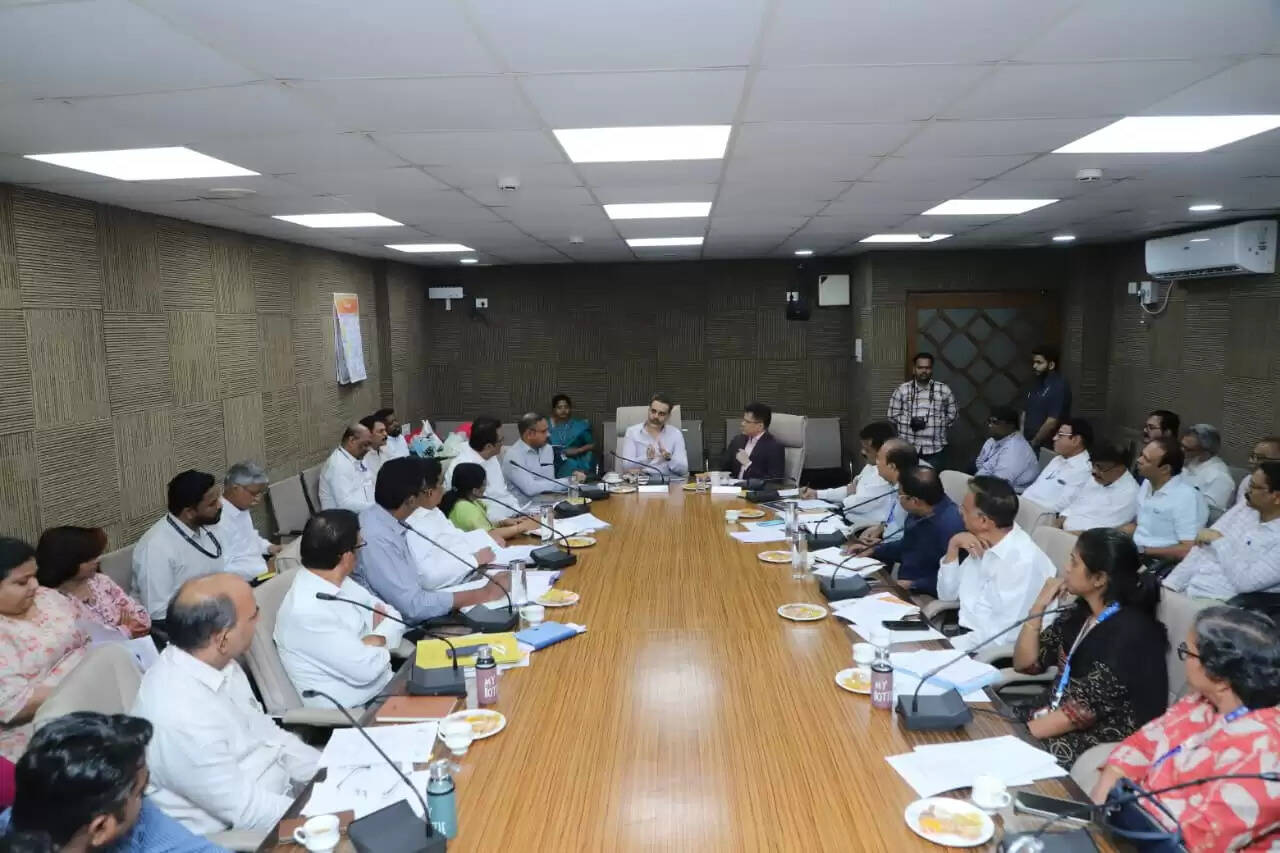 ठाणे भविष्यगामी पर्यावरण अनुकूल शहर ,प्रदूषण बोर्ड अध्यक्ष कदम