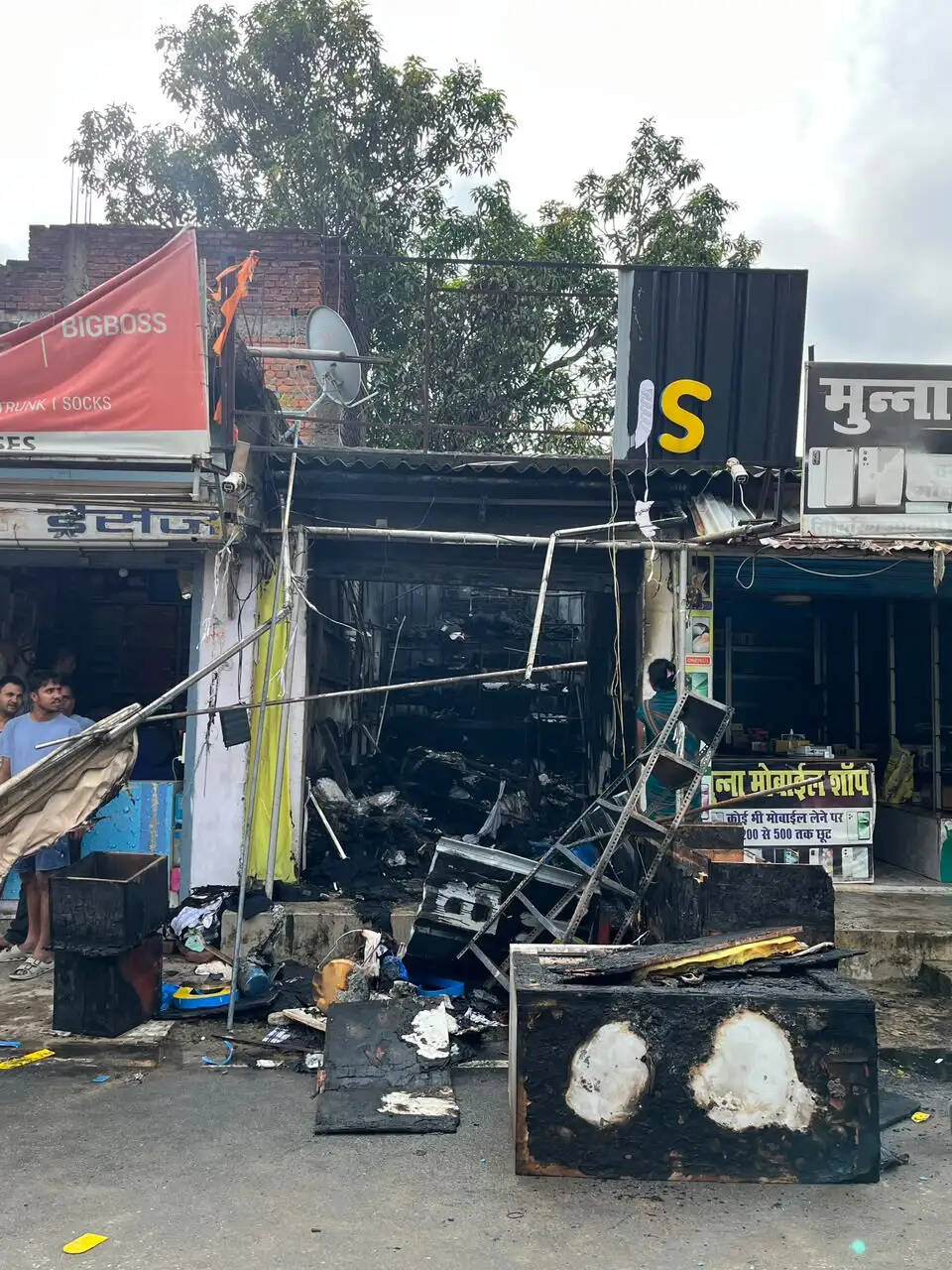 रामानुजगंज में कपड़े की&nbsp;दुकान में लगी&nbsp;भीषण आग, लाखों का सामान जलकर खाक