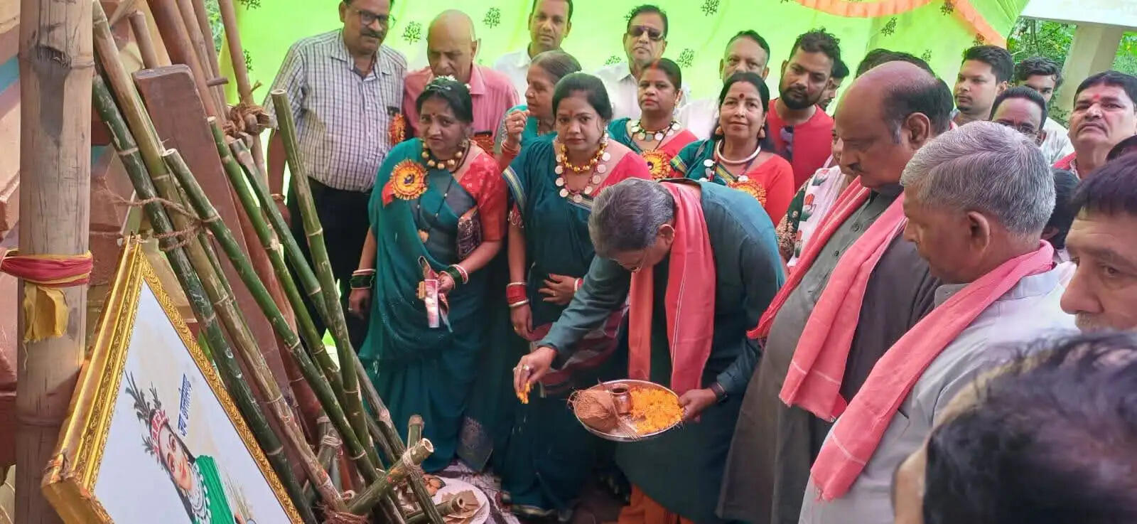 कोहड़िया के छत्तीसगढ़ महतारी दाई मंदिर में हरेली पर पूर्व मंत्री जयसिंह अग्रवाल ने की पूजा-अर्चना