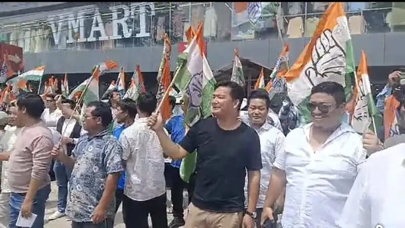 राहुल गांधी के समर्थन में विरोध प्रदर्शन