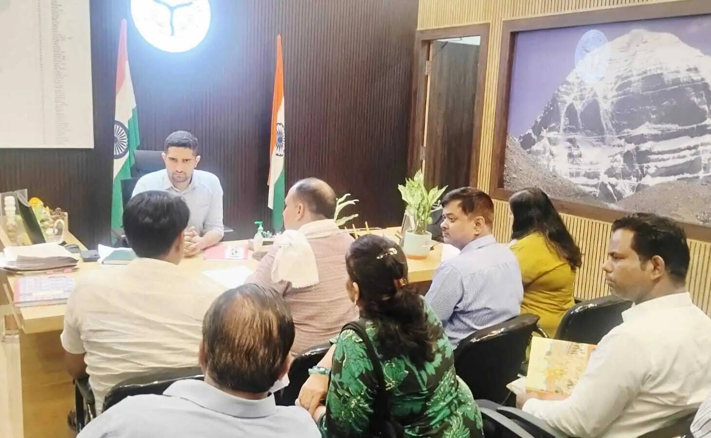 मछली, मीट एवं मांस विक्रेताओं को शहर से बाहर करने के प्रस्ताव का विरोध, नगर आयुक्त को सौंपा ज्ञापन