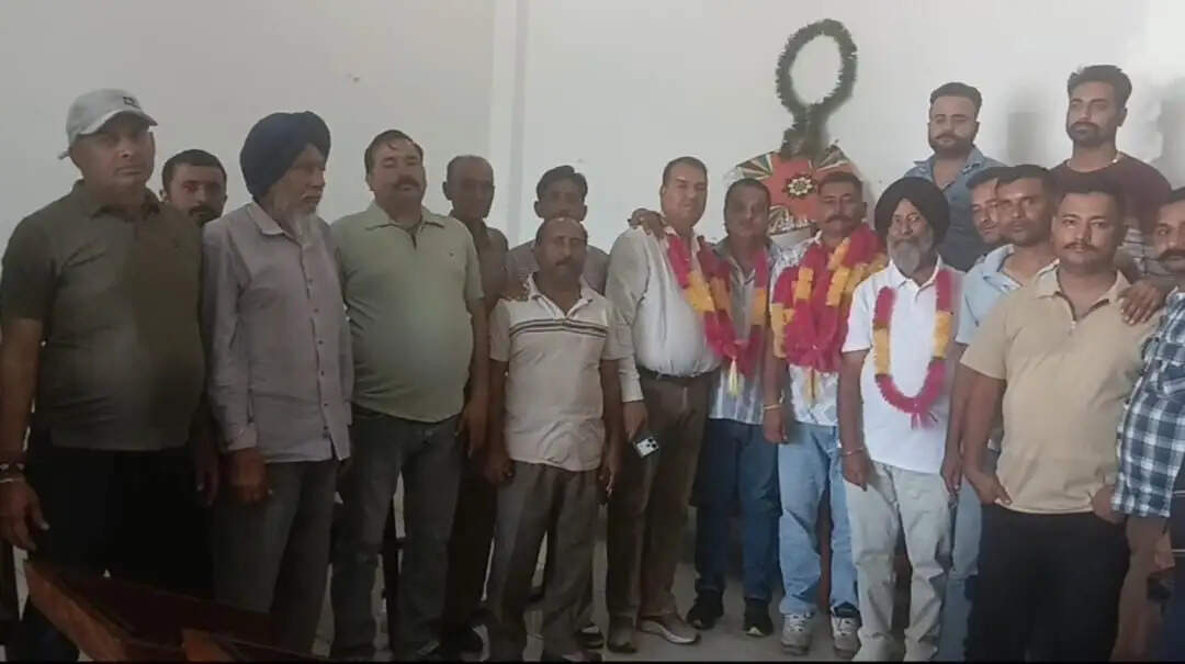 मलकित सिंह जमवाल बने मिनी बस ऑपरेटर यूनियन कठुआ के नए उप-प्रधान, सर्वसम्मति से हुआ चयन