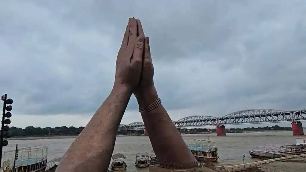 वाराणसी : बाढ़ का पानी कम होते ही गंगा घाटों पर सिल्ट की हाेगी सफाई, निगरानी के लिए अफसर तैनात
